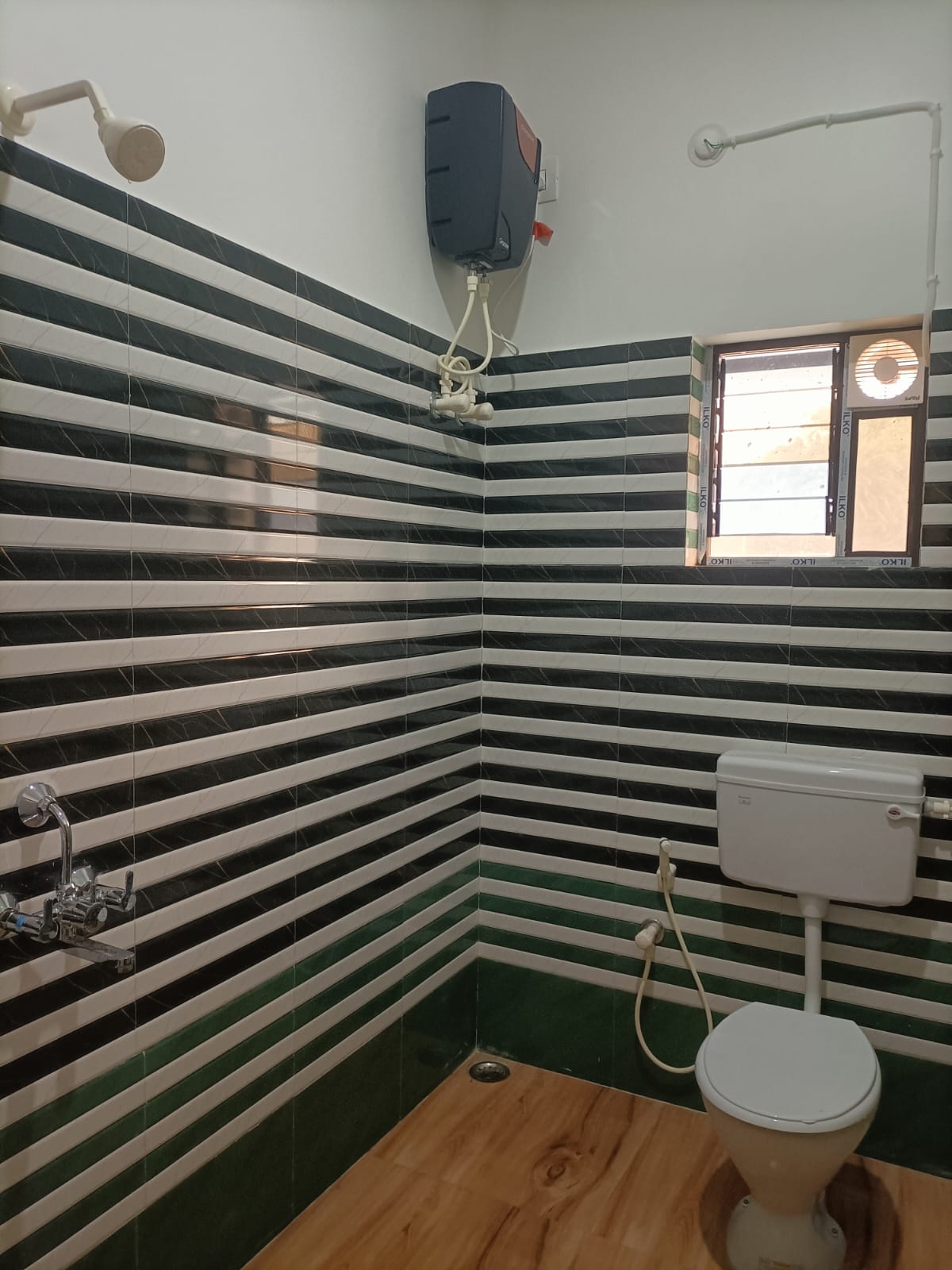 Bathroom vanity with mirror