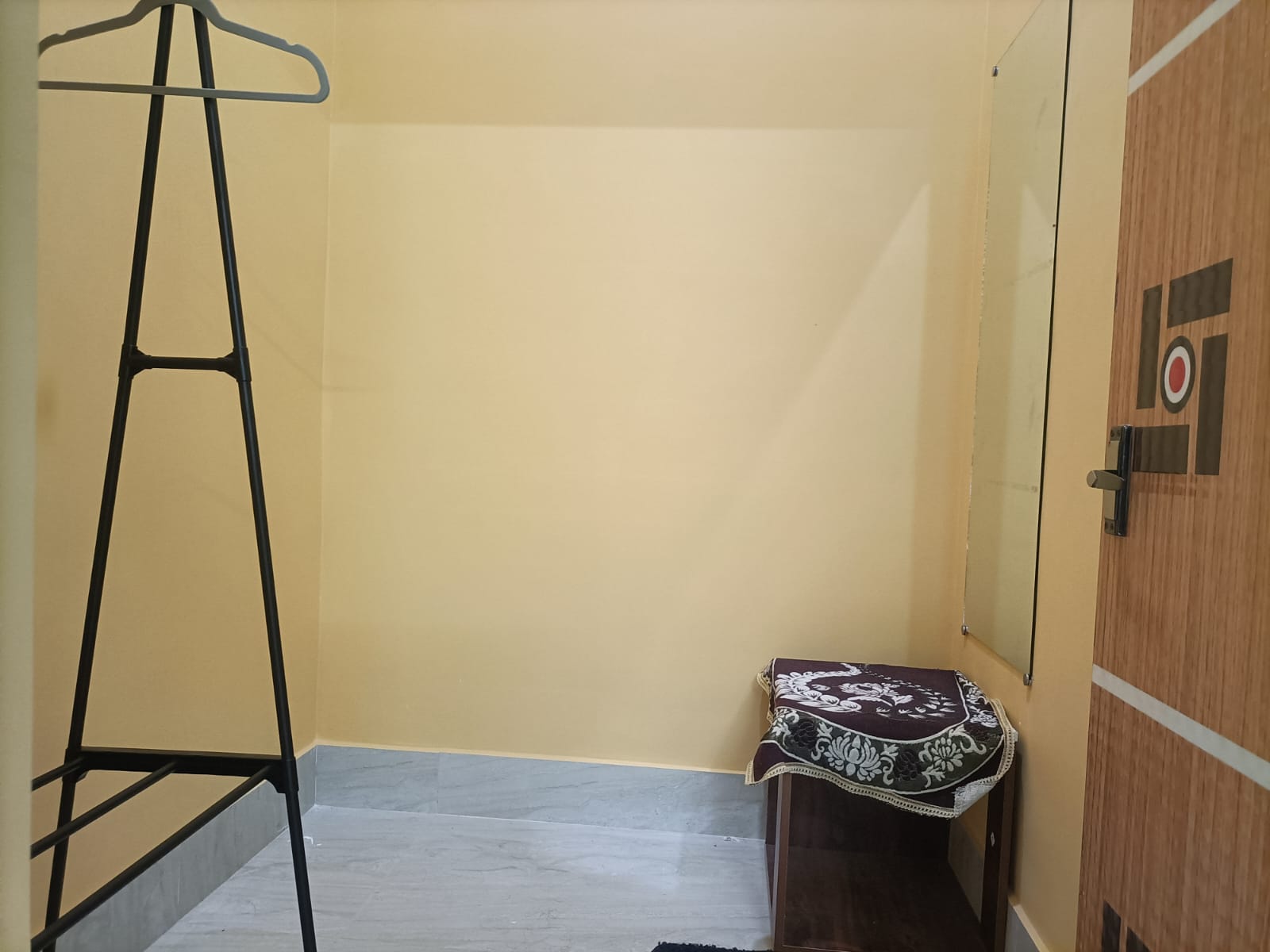 Changing room with storage and mirror